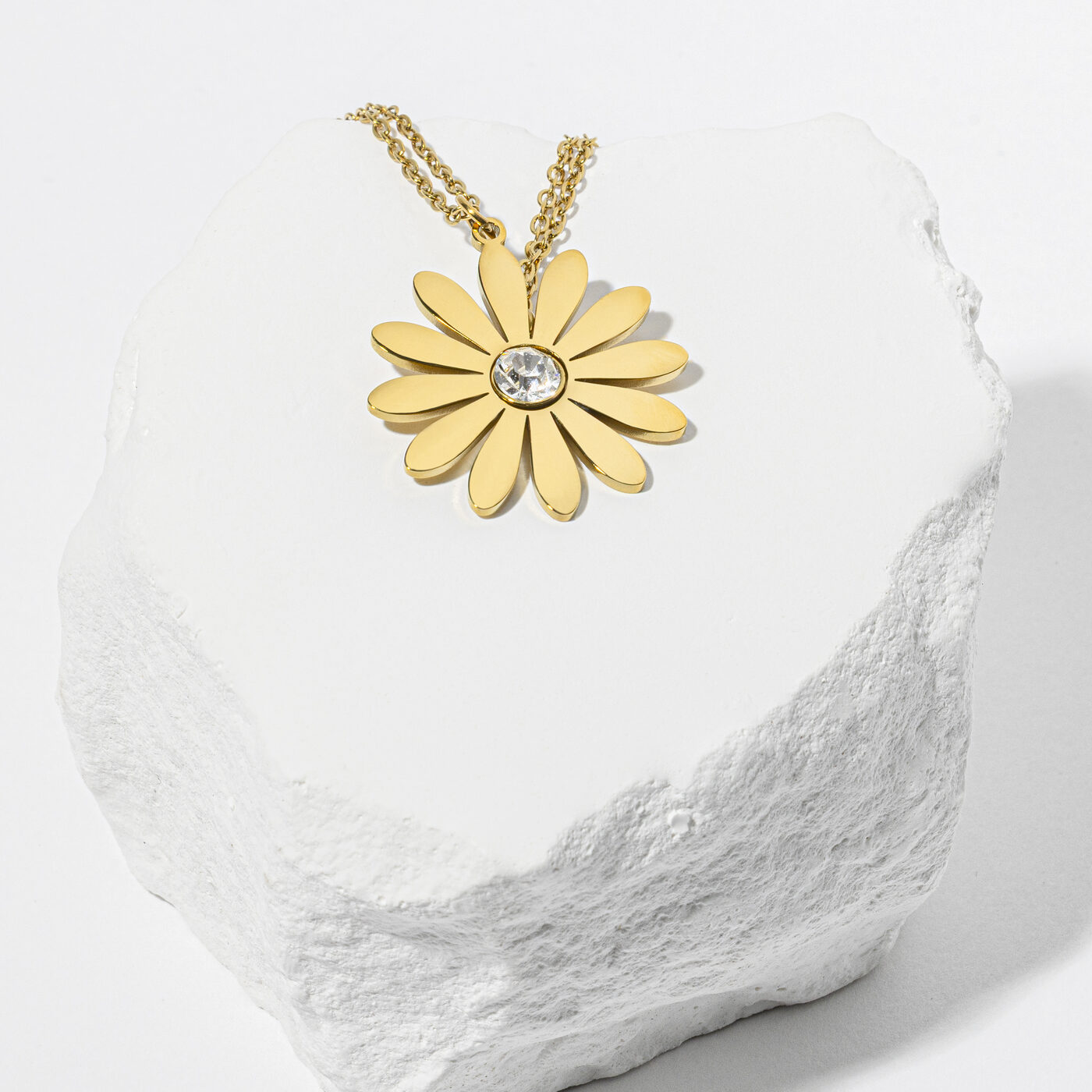 The Daisy Set pendant close-up, gold finish