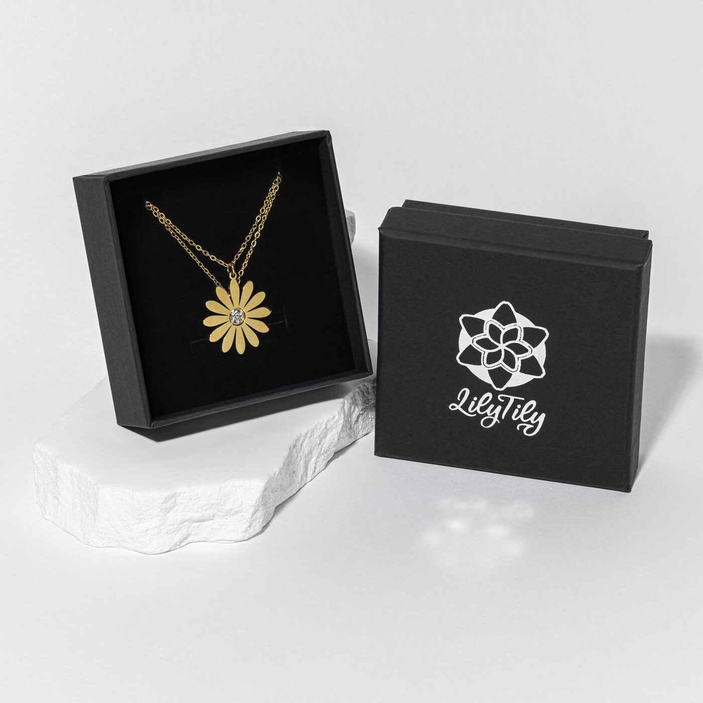 The Daisy Set in LilyTily packaging